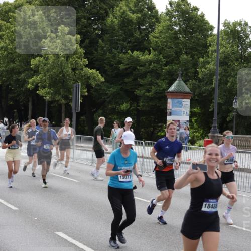 29.06.2025 - hella hamburg halbmarathon Jannik Wohlers http://msf.ph/oto/8291336 29.06.2025 10:36:14 Lombardsbrücke 1224, 1948, 2124, 2588, 3428, 4084, 4618, 4762, 5747, 6156, 6190, 6667, 7632, 8499, 8945, 9115, 9500, 9694, 9701, 9918, 10123, 10487, 10984, 11672, 12493, 12605, 12770, 12775, 13092, 13106, 13265, 13266, 13445, 13657, 13704, 13902, 13903, 15077, 15568, 15707, 15805, 16228, 16239, 16977, 17018, 17156, 17807, 18152, 18174, 18226, 18482, 18488, 18644, 18646, 18918, 18929 meine-sportfotos.de