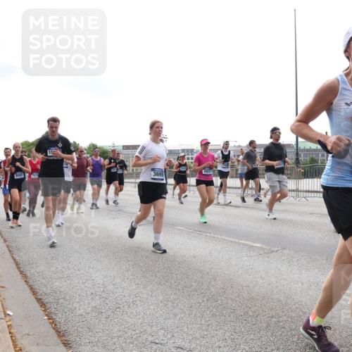 29.06.2025 - hella hamburg halbmarathon Lena Gebhardt http://msf.ph/oto/8291349 29.06.2025 10:36:20 Lombardsbrücke 8581, 7576, 18518, 3699, 4937, 21, 1008, 1008, 1010, 1036, 1102, 1183, 1224, 1775, 1780, 1835, 2124, 2520, 2870, 3398, 3401, 3404, 3428, 3598, 3699, 3741, 3877, 3990, 4245, 4326, 4413, 4442, 4798, 4937, 5012, 5246, 5427, 5540, 5573, 5666, 5747, 5809, 5919, 6092, 6093, 6184, 6190, 6417, 6667, 6845, 6896, 7086, 7111, 7140, 7275, 7575, 7576, 7632, 8356, 8498, 8530, 8581, 8945, 8947, 9115, 9117, 9229, 9432, 17156, 17807, 18152 meine-sportfotos.de