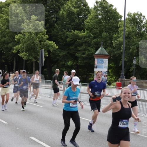 29.06.2025 - hella hamburg halbmarathon Jannik Wohlers http://msf.ph/oto/8291357 29.06.2025 10:36:14 Lombardsbrücke 1224, 1948, 2124, 2588, 3428, 4084, 4618, 4762, 5747, 6156, 6190, 6667, 7632, 8499, 8945, 9115, 9500, 9694, 9701, 9918, 10123, 10487, 10984, 11672, 12493, 12605, 12770, 12775, 13092, 13106, 13265, 13266, 13445, 13657, 13704, 13902, 13903, 15077, 15568, 15707, 15805, 16228, 16239, 16977, 17018, 17156, 17807, 18152, 18174, 18226, 18482, 18488, 18644, 18646, 18918, 18929 meine-sportfotos.de