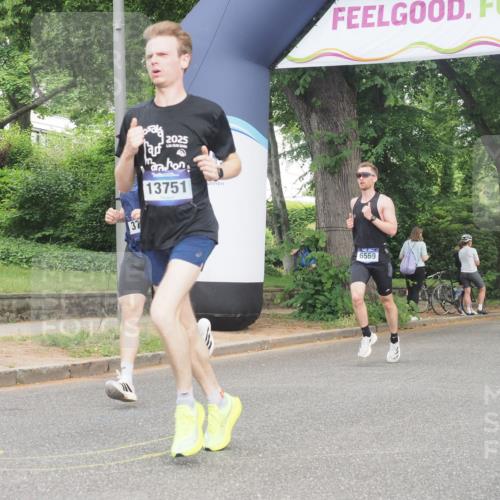 29.06.2025 - hella hamburg halbmarathon KatJ http://msf.ph/oto/8291368 29.06.2025 10:12:42 Zwischen KM18-KM19 35, 52, 6559 meine-sportfotos.de