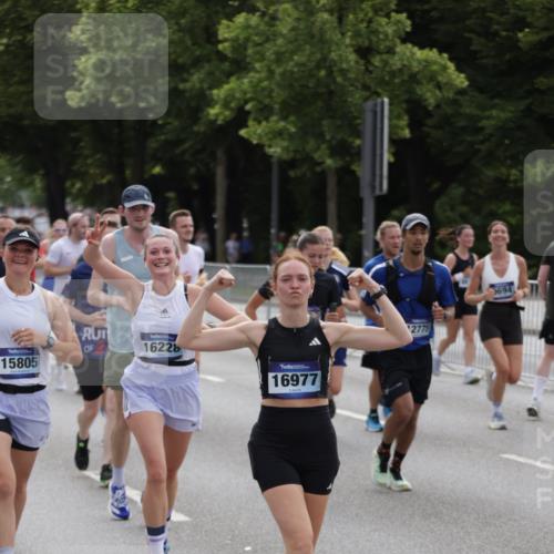 29.06.2025 - hella hamburg halbmarathon Jannik Wohlers http://msf.ph/oto/8291377 29.06.2025 10:36:15 Lombardsbrücke 1224, 1948, 2124, 2588, 3428, 4084, 4618, 4762, 6156, 6190, 6667, 7632, 8499, 8945, 9500, 9694, 9701, 9918, 10123, 10487, 11672, 12605, 12770, 12775, 13092, 13106, 13265, 13266, 13445, 13657, 13704, 13902, 13903, 15077, 15568, 15707, 15805, 15992, 16228, 16239, 16977, 17018, 17115, 17156, 17807, 18152, 18174, 18226, 18482, 18488, 18644, 18646, 18918, 18929 meine-sportfotos.de