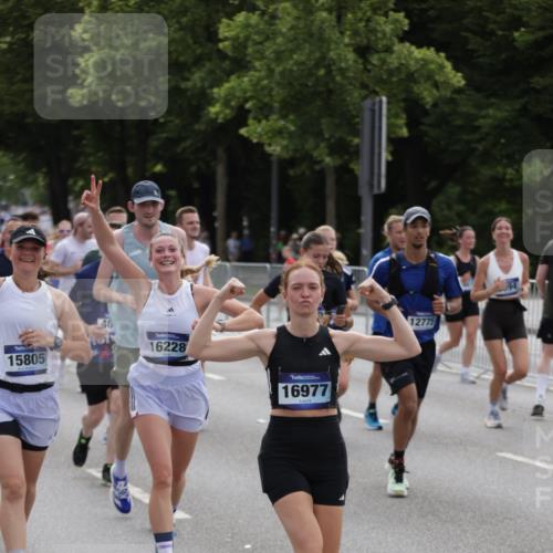 29.06.2025 - hella hamburg halbmarathon Jannik Wohlers http://msf.ph/oto/8291393 29.06.2025 10:36:15 Lombardsbrücke 1224, 1948, 2124, 2588, 3428, 4084, 4618, 4762, 6156, 6190, 6667, 7632, 8499, 8945, 9500, 9694, 9701, 9918, 10123, 10487, 11672, 12605, 12770, 12775, 13092, 13106, 13265, 13266, 13445, 13657, 13704, 13902, 13903, 15077, 15568, 15707, 15805, 15992, 16228, 16239, 16977, 17018, 17115, 17156, 17807, 18152, 18174, 18226, 18482, 18488, 18644, 18646, 18918, 18929 meine-sportfotos.de