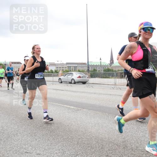 29.06.2025 - hella hamburg halbmarathon Lena Gebhardt http://msf.ph/oto/8291400 29.06.2025 10:55:49 Lombardsbrücke 31, 17392, 1616, 1873, 1909, 1917, 2793, 3101, 3115, 3244, 3268, 4265, 4470, 4473, 4836, 4896, 5220, 5222, 5306, 5483, 5487, 5575, 5994, 6055, 6056, 6113, 6257, 6494, 6594, 7516, 7548, 7616, 7680, 7969, 8110, 8527, 8532, 8533, 8626, 8648, 9548, 9614, 9618, 9838, 9857, 9858, 9861, 9865, 9956, 10094, 10436, 10438, 10449, 10559, 10593, 10640, 10885, 11109, 11903, 11962, 11963, 12695, 12902, 14727, 16385 meine-sportfotos.de