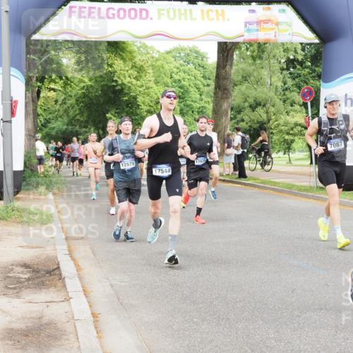 29.06.2025 - hella hamburg halbmarathon MichiJ http://msf.ph/oto/8291413 29.06.2025 10:33:38 Zwischen KM18-KM19 1920, 2188, 4277, 6819, 6831, 7087, 9105, 11495, 12161, 12579, 13687, 14462, 15362, 15365, 16725, 16803, 17544, 17835, 17960, 18810 meine-sportfotos.de