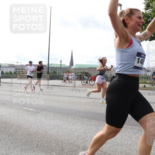 29.06.2025 - hella hamburg halbmarathon Lena Gebhardt http://msf.ph/oto/8291415 29.06.2025 10:21:16 Lombardsbrücke 12395, 0, 1481, 1028, 1266, 1401, 1658, 2271, 2383, 2635, 2815, 2923, 2945, 2956, 2986, 3122, 3161, 3247, 3453, 3770, 3813, 3817, 3825, 3826, 4082, 4350, 4697, 4786, 5041, 5061, 5373, 5395, 5412, 5493, 5767, 6103, 6275, 6308, 6844, 7228, 7375, 7522, 7553, 7608, 7781, 8095, 8113, 8724, 8726, 8844, 9005, 9011, 9100, 9108, 9236, 9499, 9501, 9532, 9624, 9981, 10374, 10585, 10602, 10874, 11145, 11698, 12175, 12694, 12844, 13057, 13508 meine-sportfotos.de
