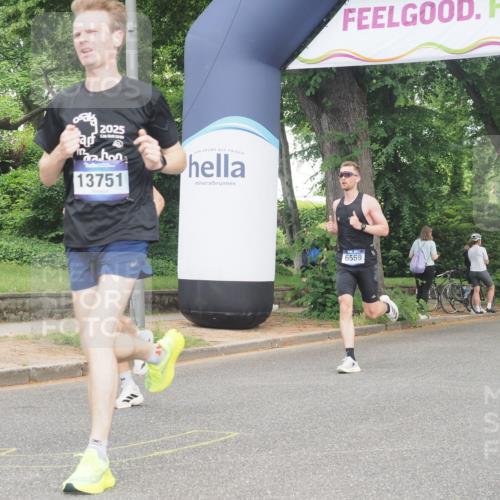 29.06.2025 - hella hamburg halbmarathon KatJ http://msf.ph/oto/8291426 29.06.2025 10:12:43 Zwischen KM18-KM19 35, 52, 3720, 6559 meine-sportfotos.de
