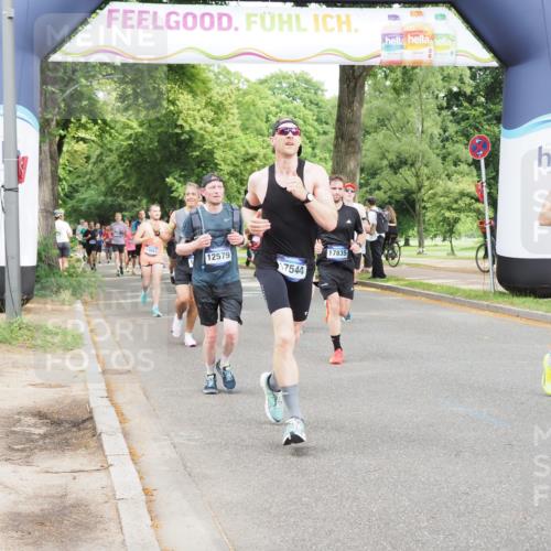 29.06.2025 - hella hamburg halbmarathon MichiJ http://msf.ph/oto/8291429 29.06.2025 10:33:38 Zwischen KM18-KM19 1920, 2188, 4277, 6819, 6831, 7087, 9105, 11495, 12161, 12579, 13687, 14462, 15362, 15365, 16725, 16803, 17544, 17835, 17960, 18810 meine-sportfotos.de