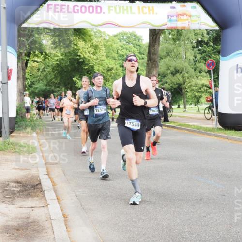 29.06.2025 - hella hamburg halbmarathon MichiJ http://msf.ph/oto/8291435 29.06.2025 10:33:38 Zwischen KM18-KM19 1920, 2188, 4277, 6819, 6831, 7087, 9105, 11495, 12161, 12579, 13687, 14462, 15362, 15365, 16725, 16803, 17544, 17835, 17960, 18810 meine-sportfotos.de