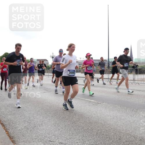 29.06.2025 - hella hamburg halbmarathon Lena Gebhardt http://msf.ph/oto/8291460 29.06.2025 10:36:21 Lombardsbrücke 8581, 7576, 0577, 3699, 4937, 1322, 1580, 1008, 1010, 1036, 1102, 1183, 1224, 1775, 1780, 1835, 2124, 2520, 2870, 3398, 3401, 3404, 3428, 3699, 3741, 3877, 3990, 4245, 4326, 4413, 4442, 4798, 4937, 5012, 5246, 5427, 5540, 5573, 5666, 5747, 5809, 5919, 6092, 6093, 6184, 6190, 6417, 6667, 6896, 7086, 7111, 7140, 7275, 7575, 7576, 7632, 8356, 8498, 8530, 8581, 8945, 8947, 9115, 9117, 9229, 9432, 17156, 17807, 18152, 18488 meine-sportfotos.de
