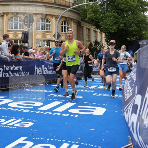 29.06.2025 - hella hamburg halbmarathon Strokosch-Dieckow http://msf.ph/oto/8291464 29.06.2025 10:50:08 Ziel 1119, 1216, 1321, 1507, 2020, 3296, 3562, 7176, 7930, 7932, 8313, 8921, 9031, 9303, 9965, 10371, 11607, 12203, 12235, 13282, 14257, 15620, 16403, 18228, 18657, 18658, 18811, 18884, 19040 meine-sportfotos.de