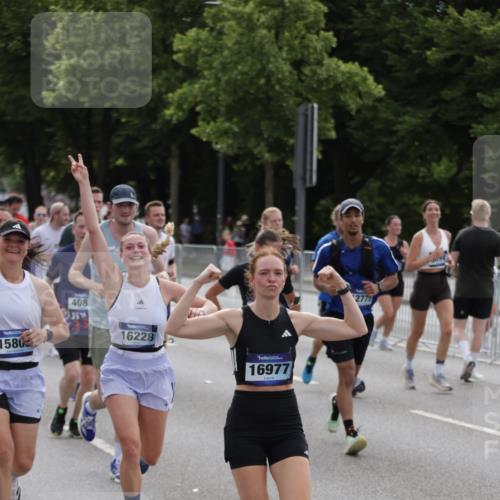 29.06.2025 - hella hamburg halbmarathon Jannik Wohlers http://msf.ph/oto/8291473 29.06.2025 10:36:15 Lombardsbrücke 1224, 1948, 2124, 2588, 3428, 4084, 4618, 4762, 6156, 6190, 6667, 7632, 8499, 8945, 9500, 9694, 9701, 9918, 10123, 10487, 11672, 12605, 12770, 12775, 13092, 13106, 13265, 13266, 13445, 13657, 13704, 13902, 13903, 15077, 15568, 15707, 15805, 15992, 16228, 16239, 16977, 17018, 17115, 17156, 17807, 18152, 18174, 18226, 18482, 18488, 18644, 18646, 18918, 18929 meine-sportfotos.de