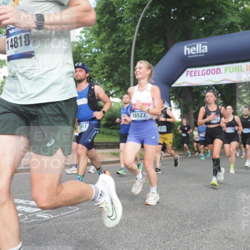 29.06.2025 - hella hamburg halbmarathon KatJ http://msf.ph/oto/8291475 29.06.2025 10:42:12 Zwischen KM18-KM19 2252, 2612, 3177, 3861, 5021, 6082, 6084, 6433, 6569 meine-sportfotos.de