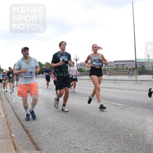 29.06.2025 - hella hamburg halbmarathon Lena Gebhardt http://msf.ph/oto/8291481 29.06.2025 10:46:42 Lombardsbrücke 1073, 1286, 1363, 1371, 1375, 1429, 1465, 1608, 1720, 1837, 1999, 2162, 2211, 2320, 2500, 2556, 2697, 2981, 3277, 3406, 3407, 3469, 3734, 3823, 4119, 4202, 4296, 4342, 4355, 4448, 4604, 5111, 5114, 5697, 5700, 5796, 5854, 5953, 6068, 6124, 6161, 6740, 7303, 7364, 7368, 7374, 7412, 7767, 7827, 7960, 8047, 8477, 8486, 8551, 8553, 8684, 8700, 9129, 9337, 9691, 10153, 10230, 11361, 12298, 12333, 12507, 12522, 13969, 14261, 15852, 16882, 16987 meine-sportfotos.de
