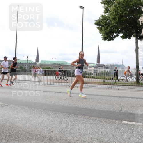 29.06.2025 - hella hamburg halbmarathon Lena Gebhardt http://msf.ph/oto/8291497 29.06.2025 10:21:16 Lombardsbrücke 1028, 1266, 1401, 1658, 2271, 2383, 2635, 2815, 2923, 2945, 2956, 2986, 3122, 3161, 3247, 3453, 3770, 3813, 3817, 3825, 3826, 4082, 4350, 4697, 4786, 5041, 5061, 5373, 5395, 5412, 5493, 5767, 6103, 6275, 6308, 6844, 7228, 7375, 7522, 7553, 7608, 7781, 8095, 8113, 8724, 8726, 8844, 9005, 9011, 9100, 9108, 9236, 9499, 9501, 9532, 9624, 9981, 10374, 10585, 10602, 10874, 11145, 11698, 12175, 12694, 12844, 13057, 13508 meine-sportfotos.de