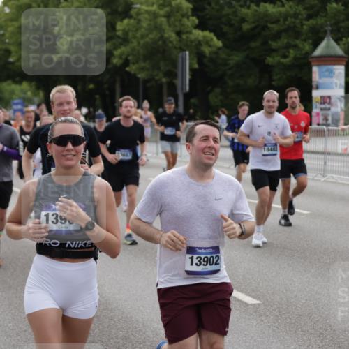 29.06.2025 - hella hamburg halbmarathon Jannik Wohlers http://msf.ph/oto/8291549 29.06.2025 10:36:20 Lombardsbrücke 1118, 1948, 1952, 2552, 2588, 3873, 3895, 4084, 4618, 4762, 4996, 5789, 6156, 6359, 7773, 8499, 8936, 8937, 9295, 9500, 9694, 9701, 10123, 10487, 11672, 11831, 11912, 12302, 12605, 12770, 12775, 13092, 13106, 13165, 13265, 13266, 13657, 13704, 13902, 13903, 14695, 15077, 15588, 15805, 15972, 15992, 16228, 16309, 16977, 17018, 17115, 17156, 17349, 17807, 18152, 18174, 18482, 18488, 18644, 18646, 18918, 18929 meine-sportfotos.de