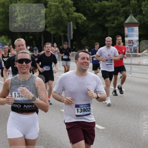 29.06.2025 - hella hamburg halbmarathon Jannik Wohlers http://msf.ph/oto/8291556 29.06.2025 10:36:20 Lombardsbrücke 1118, 1948, 1952, 2552, 2588, 3873, 3895, 4084, 4618, 4762, 4996, 5789, 6156, 6359, 7773, 8499, 8936, 8937, 9295, 9500, 9694, 9701, 10123, 10487, 11672, 11831, 11912, 12302, 12605, 12770, 12775, 13092, 13106, 13165, 13265, 13266, 13657, 13704, 13902, 13903, 14695, 15077, 15588, 15805, 15972, 15992, 16228, 16309, 16977, 17018, 17115, 17156, 17349, 17807, 18152, 18174, 18482, 18488, 18644, 18646, 18918, 18929 meine-sportfotos.de
