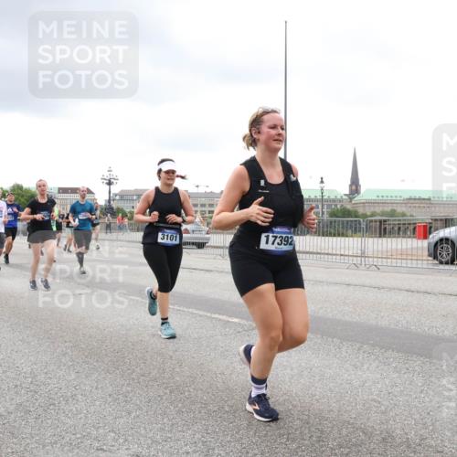 29.06.2025 - hella hamburg halbmarathon Lena Gebhardt http://msf.ph/oto/8291564 29.06.2025 10:55:49 Lombardsbrücke 15116, 3101, 17392, 1616, 1873, 1909, 1917, 2793, 3101, 3115, 3244, 3268, 4265, 4470, 4473, 4836, 4896, 5220, 5222, 5306, 5483, 5487, 5575, 5994, 6055, 6056, 6113, 6257, 6494, 6594, 7516, 7548, 7616, 7680, 7969, 8110, 8527, 8532, 8533, 8626, 8648, 9548, 9614, 9618, 9838, 9857, 9858, 9861, 9865, 9956, 10094, 10436, 10438, 10449, 10559, 10593, 10640, 10885, 11109, 11903, 11962, 11963, 12695, 12902, 14727, 16385 meine-sportfotos.de