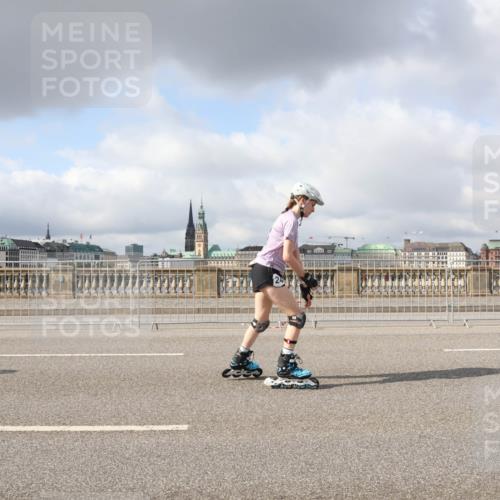 29.06.2025 - hella hamburg halbmarathon Lena Gebhardt http://msf.ph/oto/8291567 29.06.2025 09:05:49 Lombardsbrücke  meine-sportfotos.de