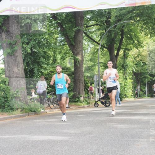 29.06.2025 - hella hamburg halbmarathon KatJ http://msf.ph/oto/8291580 29.06.2025 10:13:03 Zwischen KM18-KM19 4571 meine-sportfotos.de