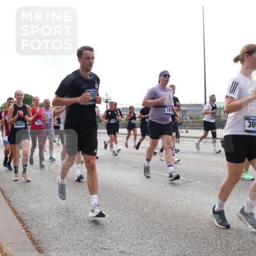 29.06.2025 - hella hamburg halbmarathon Lena Gebhardt http://msf.ph/oto/8291603 29.06.2025 10:36:21 Lombardsbrücke 8581, 7576, 5246, 577, 15234, 183, 3699, 1008, 1010, 1036, 1102, 1183, 1224, 1775, 1780, 1835, 2124, 2520, 2870, 3398, 3401, 3404, 3428, 3699, 3741, 3877, 3990, 4245, 4326, 4413, 4442, 4798, 4937, 5012, 5246, 5427, 5540, 5573, 5666, 5747, 5809, 5919, 6092, 6093, 6184, 6190, 6417, 6667, 6896, 7086, 7111, 7140, 7275, 7575, 7576, 7632, 8356, 8498, 8530, 8581, 8945, 8947, 9115, 9117, 9229, 9432, 17156, 17807, 18152, 18488 meine-sportfotos.de