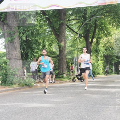 29.06.2025 - hella hamburg halbmarathon KatJ http://msf.ph/oto/8291636 29.06.2025 10:13:03 Zwischen KM18-KM19 4571 meine-sportfotos.de