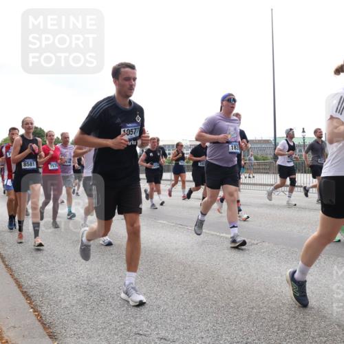 29.06.2025 - hella hamburg halbmarathon Lena Gebhardt http://msf.ph/oto/8291648 29.06.2025 10:36:21 Lombardsbrücke 8581, 7576, 10577, 340, 183, 3699, 1008, 1010, 1036, 1102, 1183, 1224, 1775, 1780, 1835, 2124, 2520, 2870, 3398, 3401, 3404, 3428, 3699, 3741, 3877, 3990, 4245, 4326, 4413, 4442, 4798, 4937, 5012, 5246, 5427, 5540, 5573, 5666, 5747, 5809, 5919, 6092, 6093, 6184, 6190, 6417, 6667, 6896, 7086, 7111, 7140, 7275, 7575, 7576, 7632, 8356, 8498, 8530, 8581, 8945, 8947, 9115, 9117, 9229, 9432, 17156, 17807, 18152, 18488 meine-sportfotos.de