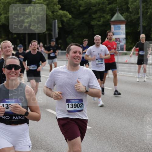 29.06.2025 - hella hamburg halbmarathon Jannik Wohlers http://msf.ph/oto/8291652 29.06.2025 10:36:20 Lombardsbrücke 1118, 1948, 1952, 2552, 2588, 3873, 3895, 4084, 4618, 4762, 4996, 5789, 6156, 6359, 7773, 8499, 8936, 8937, 9295, 9500, 9694, 9701, 10123, 10487, 11672, 11831, 11912, 12302, 12605, 12770, 12775, 13092, 13106, 13165, 13265, 13266, 13657, 13704, 13902, 13903, 14695, 15077, 15588, 15805, 15972, 15992, 16228, 16309, 16977, 17018, 17115, 17156, 17349, 17807, 18152, 18174, 18482, 18488, 18644, 18646, 18918, 18929 meine-sportfotos.de