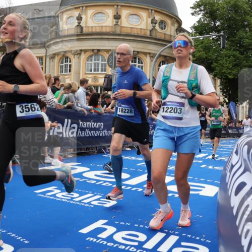 29.06.2025 - hella hamburg halbmarathon Strokosch-Dieckow http://msf.ph/oto/8291657 29.06.2025 10:50:10 Ziel 1119, 1216, 1507, 3296, 3562, 4933, 7176, 7930, 7932, 8313, 8921, 9031, 9303, 9965, 10371, 11607, 12203, 12235, 13282, 13609, 13690, 14257, 15620, 16000, 18228, 18499, 18657, 18658, 18811, 19040 meine-sportfotos.de