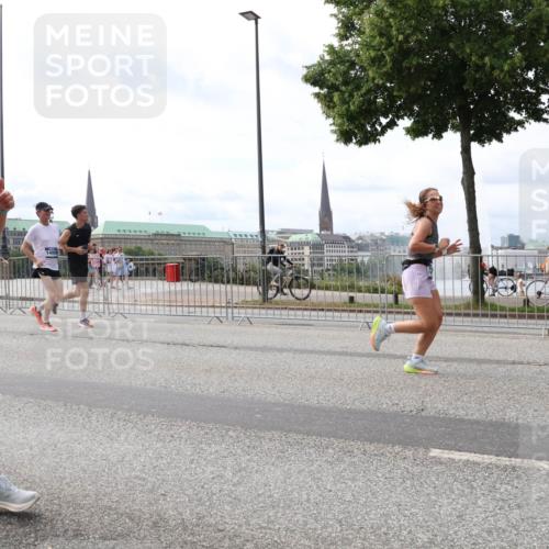 29.06.2025 - hella hamburg halbmarathon Lena Gebhardt http://msf.ph/oto/8291666 29.06.2025 10:21:17 Lombardsbrücke 12395, 14809, 1028, 1072, 1266, 1401, 1658, 2271, 2383, 2635, 2815, 2923, 2945, 2956, 2986, 3122, 3161, 3453, 3770, 3813, 3817, 3825, 3826, 4082, 4350, 4697, 4786, 5041, 5061, 5373, 5395, 5412, 5493, 5767, 6103, 6275, 6308, 6844, 7228, 7375, 7522, 7553, 7608, 7781, 8095, 8113, 8286, 8724, 8726, 8844, 9005, 9011, 9100, 9108, 9236, 9483, 9499, 9501, 9532, 9624, 9981, 10374, 10585, 10602, 10874, 11145, 11698, 12175, 12694, 12844, 13057, 13508 meine-sportfotos.de