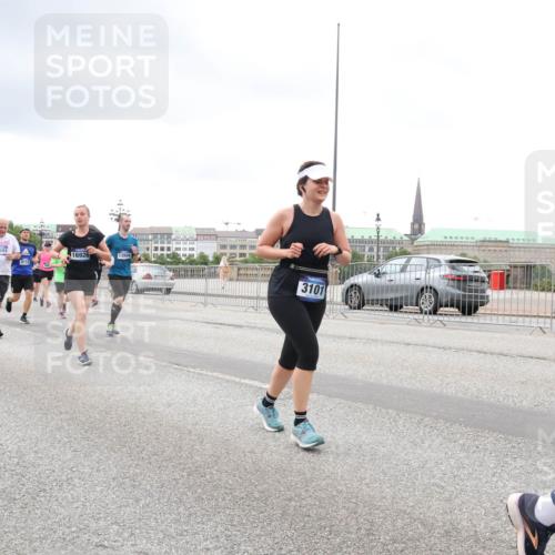 29.06.2025 - hella hamburg halbmarathon Lena Gebhardt http://msf.ph/oto/8291684 29.06.2025 10:55:50 Lombardsbrücke 10593, 16926, 8110, 13504, 3101, 1616, 1873, 1909, 1917, 2793, 3101, 3115, 3244, 3268, 4265, 4354, 4470, 4473, 4836, 4896, 5220, 5222, 5306, 5483, 5487, 5575, 5994, 6055, 6056, 6113, 6257, 6494, 6594, 7516, 7548, 7616, 7680, 7969, 8110, 8305, 8527, 8532, 8533, 8626, 8648, 9548, 9614, 9618, 9838, 9857, 9858, 9861, 9865, 9956, 10094, 10436, 10438, 10449, 10559, 10593, 10640, 10885, 11109, 11903, 11962, 11963, 12695, 12902, 14727, 16385 meine-sportfotos.de