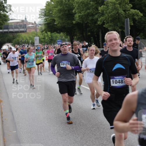 29.06.2025 - hella hamburg halbmarathon Jannik Wohlers http://msf.ph/oto/8291695 29.06.2025 10:36:21 Lombardsbrücke 1118, 1253, 1948, 1952, 1954, 2552, 2588, 3873, 3895, 4084, 4618, 4762, 4996, 5789, 6156, 6359, 7773, 8499, 8936, 8937, 9295, 9500, 9694, 9701, 10123, 10487, 11672, 11831, 11912, 12302, 12605, 12770, 12775, 13092, 13106, 13165, 13265, 13266, 13657, 13704, 13902, 13903, 14695, 15077, 15588, 15805, 15972, 15992, 16228, 16309, 16977, 17018, 17115, 17156, 17349, 17807, 18152, 18174, 18482, 18488, 18644, 18646, 18929 meine-sportfotos.de
