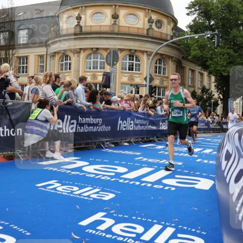 29.06.2025 - hella hamburg halbmarathon Strokosch-Dieckow http://msf.ph/oto/8291707 29.06.2025 10:50:11 Ziel 1119, 1507, 3296, 3562, 4933, 7176, 7930, 7932, 8313, 8921, 9031, 9303, 9965, 10371, 11607, 12203, 12235, 12949, 13282, 13609, 13690, 14257, 15620, 16000, 16242, 18228, 18499, 18657, 18658, 18811, 19040 meine-sportfotos.de