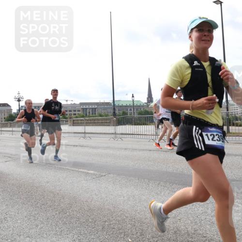 29.06.2025 - hella hamburg halbmarathon Lena Gebhardt http://msf.ph/oto/8291735 29.06.2025 10:21:17 Lombardsbrücke 17341, 1028, 1239, 1028, 1072, 1266, 1401, 1658, 2271, 2383, 2635, 2815, 2923, 2945, 2956, 2986, 3122, 3161, 3453, 3770, 3813, 3817, 3825, 3826, 4082, 4350, 4697, 4786, 5041, 5061, 5373, 5395, 5412, 5493, 5767, 6103, 6275, 6308, 6844, 7228, 7375, 7522, 7553, 7608, 7781, 8095, 8113, 8286, 8724, 8726, 8844, 9005, 9011, 9100, 9108, 9236, 9483, 9499, 9501, 9532, 9624, 9981, 10374, 10585, 10602, 10874, 11145, 11698, 12175, 12694, 12844, 13057, 13508 meine-sportfotos.de