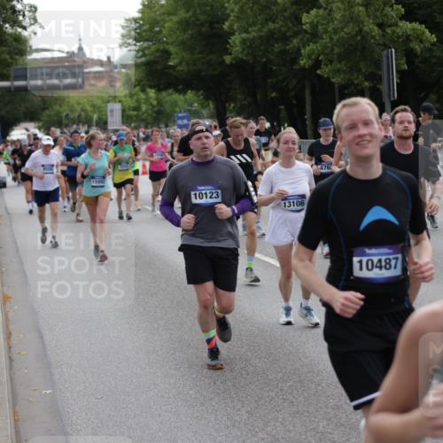 29.06.2025 - hella hamburg halbmarathon Jannik Wohlers http://msf.ph/oto/8291749 29.06.2025 10:36:21 Lombardsbrücke 1118, 1253, 1948, 1952, 1954, 2552, 2588, 3873, 3895, 4084, 4618, 4762, 4996, 5789, 6156, 6359, 7773, 8499, 8936, 8937, 9295, 9500, 9694, 9701, 10123, 10487, 11672, 11831, 11912, 12302, 12605, 12770, 12775, 13092, 13106, 13165, 13265, 13266, 13657, 13704, 13902, 13903, 14695, 15077, 15588, 15805, 15972, 15992, 16228, 16309, 16977, 17018, 17115, 17156, 17349, 17807, 18152, 18174, 18482, 18488, 18644, 18646, 18929 meine-sportfotos.de