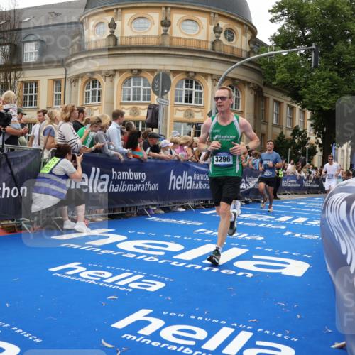 29.06.2025 - hella hamburg halbmarathon Strokosch-Dieckow http://msf.ph/oto/8291762 29.06.2025 10:50:11 Ziel 1119, 1507, 3296, 3562, 4933, 7176, 7930, 7932, 8313, 8921, 9031, 9303, 9965, 10371, 11607, 12203, 12235, 12949, 13282, 13609, 13690, 14257, 15620, 16000, 16242, 18228, 18499, 18657, 18658, 18811, 19040 meine-sportfotos.de