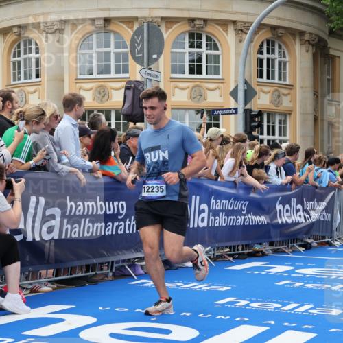 29.06.2025 - hella hamburg halbmarathon Strokosch-Dieckow http://msf.ph/oto/8291789 29.06.2025 10:50:13 Ziel 1119, 1507, 3296, 3562, 4933, 7176, 7930, 7932, 8313, 8921, 10371, 11607, 12203, 12235, 12949, 13282, 13609, 13690, 14034, 14257, 15620, 16000, 16242, 18228, 18499, 18657, 18658, 18811, 19040 meine-sportfotos.de
