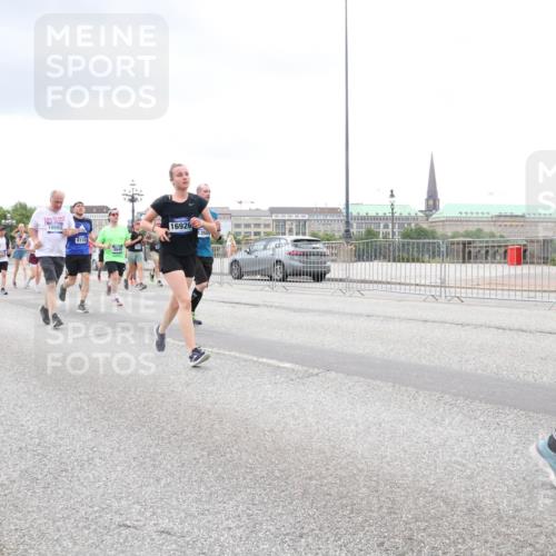 29.06.2025 - hella hamburg halbmarathon Lena Gebhardt http://msf.ph/oto/8291791 29.06.2025 10:55:51 Lombardsbrücke 15116, 10593, 8110, 16926, 1350, 3101, 1616, 1873, 1909, 1917, 2793, 3101, 3244, 3268, 4265, 4354, 4470, 4473, 4836, 4896, 5220, 5222, 5306, 5487, 5575, 5994, 6055, 6056, 6113, 6257, 6494, 6594, 7516, 7548, 7616, 7680, 7969, 8005, 8110, 8305, 8527, 8532, 8533, 8626, 8648, 9548, 9614, 9618, 9838, 9857, 9858, 9861, 9865, 9956, 10094, 10436, 10438, 10449, 10559, 10593, 10640, 10885, 11109, 11903, 11962, 11963, 12695, 12902, 14727 meine-sportfotos.de