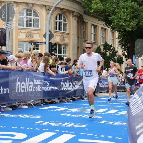 29.06.2025 - hella hamburg halbmarathon Strokosch-Dieckow http://msf.ph/oto/8291799 29.06.2025 10:50:13 Ziel 1119, 1507, 3296, 3562, 4933, 7176, 7930, 7932, 8313, 8921, 10371, 11607, 12203, 12235, 12949, 13282, 13609, 13690, 14034, 14257, 15620, 16000, 16242, 18228, 18499, 18657, 18658, 18811, 19040 meine-sportfotos.de