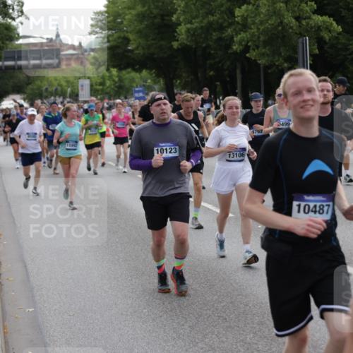 29.06.2025 - hella hamburg halbmarathon Jannik Wohlers http://msf.ph/oto/8291803 29.06.2025 10:36:21 Lombardsbrücke 1118, 1253, 1948, 1952, 1954, 2552, 2588, 3873, 3895, 4084, 4618, 4762, 4996, 5789, 6156, 6359, 7773, 8499, 8936, 8937, 9295, 9500, 9694, 9701, 10123, 10487, 11672, 11831, 11912, 12302, 12605, 12770, 12775, 13092, 13106, 13165, 13265, 13266, 13657, 13704, 13902, 13903, 14695, 15077, 15588, 15805, 15972, 15992, 16228, 16309, 16977, 17018, 17115, 17156, 17349, 17807, 18152, 18174, 18482, 18488, 18644, 18646, 18929 meine-sportfotos.de