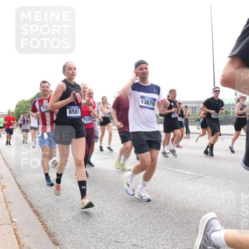 29.06.2025 - hella hamburg halbmarathon Lena Gebhardt http://msf.ph/oto/8291823 29.06.2025 10:36:22 Lombardsbrücke 12, 8581, 7576, 13679, 152, 3404, 1008, 1010, 1036, 1102, 1183, 1224, 1775, 1780, 1835, 2124, 2520, 2870, 3398, 3401, 3404, 3428, 3699, 3741, 3877, 4245, 4326, 4413, 4442, 4798, 4937, 5012, 5246, 5427, 5540, 5573, 5666, 5747, 5809, 5919, 6092, 6093, 6184, 6190, 6417, 6667, 6896, 7086, 7111, 7140, 7275, 7575, 7576, 7632, 8356, 8498, 8530, 8581, 8945, 8947, 9115, 9117, 9229, 9432, 13265, 15077, 17156, 17807, 18152, 18488 meine-sportfotos.de