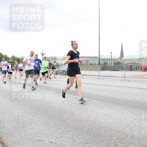 29.06.2025 - hella hamburg halbmarathon Lena Gebhardt http://msf.ph/oto/8291851 29.06.2025 10:55:51 Lombardsbrücke 5222, 3220, 116, 10593, 10, 1616, 1873, 1909, 1917, 2793, 3101, 3244, 3268, 4265, 4354, 4470, 4473, 4836, 4896, 5220, 5222, 5306, 5487, 5575, 5994, 6055, 6056, 6113, 6257, 6494, 6594, 7516, 7548, 7616, 7680, 7969, 8005, 8110, 8305, 8527, 8532, 8533, 8626, 8648, 9548, 9614, 9618, 9838, 9857, 9858, 9861, 9865, 9956, 10094, 10436, 10438, 10449, 10559, 10593, 10640, 10885, 11109, 11903, 11962, 11963, 12695, 12902, 14727 meine-sportfotos.de