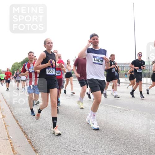 29.06.2025 - hella hamburg halbmarathon Lena Gebhardt http://msf.ph/oto/8291857 29.06.2025 10:36:22 Lombardsbrücke 75, 8581, 576, 13679, 1522, 3404, 1008, 1010, 1036, 1102, 1183, 1224, 1775, 1780, 1835, 2124, 2520, 2870, 3398, 3401, 3404, 3428, 3699, 3741, 3877, 4245, 4326, 4413, 4442, 4798, 4937, 5012, 5246, 5427, 5540, 5573, 5666, 5747, 5809, 5919, 6092, 6093, 6184, 6190, 6417, 6667, 6896, 7086, 7111, 7140, 7275, 7575, 7576, 7632, 8356, 8498, 8530, 8581, 8945, 8947, 9115, 9117, 9229, 9432, 13265, 15077, 17156, 17807, 18152, 18488 meine-sportfotos.de