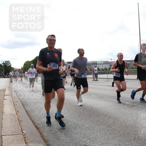 29.06.2025 - hella hamburg halbmarathon Lena Gebhardt http://msf.ph/oto/8291911 29.06.2025 10:21:18 Lombardsbrücke 401, 1028, 6844, 17341, 1028, 1072, 1266, 1401, 1658, 2271, 2383, 2635, 2815, 2923, 2945, 2956, 2986, 3122, 3161, 3453, 3770, 3813, 3817, 3825, 3826, 4082, 4350, 4697, 4786, 5041, 5061, 5373, 5395, 5412, 5493, 5767, 6103, 6275, 6308, 6844, 7228, 7375, 7522, 7553, 7608, 7781, 8095, 8113, 8286, 8724, 8726, 8844, 9005, 9011, 9100, 9108, 9236, 9483, 9499, 9501, 9532, 9624, 9981, 10374, 10585, 10602, 10874, 11145, 11698, 12175, 12694, 12844, 13057, 13508 meine-sportfotos.de