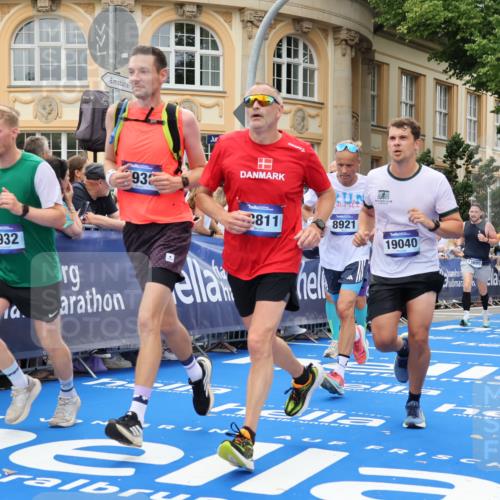 29.06.2025 - hella hamburg halbmarathon Strokosch-Dieckow http://msf.ph/oto/8291932 29.06.2025 10:50:17 Ziel 1119, 4247, 4933, 6795, 7930, 7932, 8899, 8921, 10371, 11607, 12035, 12235, 12949, 13609, 13690, 14034, 15620, 16000, 16242, 18499, 18811, 19040 meine-sportfotos.de