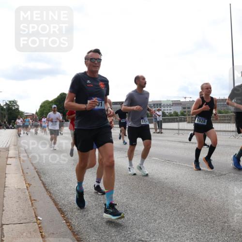29.06.2025 - hella hamburg halbmarathon Lena Gebhardt http://msf.ph/oto/8291935 29.06.2025 10:21:18 Lombardsbrücke 8844, 6844, 1734, 1028, 1028, 1072, 1266, 1401, 1658, 2271, 2383, 2635, 2815, 2923, 2945, 2956, 2986, 3122, 3161, 3453, 3770, 3813, 3817, 3825, 3826, 4082, 4350, 4697, 4786, 5041, 5061, 5373, 5395, 5412, 5493, 5767, 6103, 6275, 6308, 6844, 7228, 7375, 7522, 7553, 7608, 7781, 8095, 8113, 8286, 8724, 8726, 8844, 9005, 9011, 9100, 9108, 9236, 9483, 9499, 9501, 9532, 9624, 9981, 10374, 10585, 10602, 10874, 11145, 11698, 12175, 12694, 12844, 13057, 13508 meine-sportfotos.de