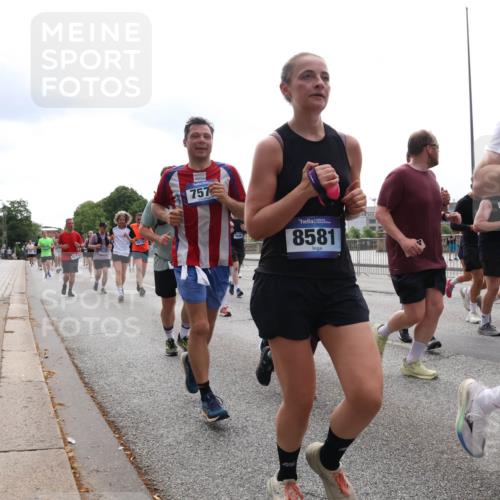29.06.2025 - hella hamburg halbmarathon Lena Gebhardt http://msf.ph/oto/8291938 29.06.2025 10:36:23 Lombardsbrücke 757, 8581, 1523, 13679, 340, 1008, 1010, 1036, 1102, 1183, 1224, 1775, 1780, 1835, 2124, 2520, 2870, 3398, 3401, 3404, 3428, 3699, 3741, 3877, 4245, 4326, 4413, 4442, 4798, 4937, 5012, 5246, 5427, 5540, 5573, 5666, 5747, 5809, 5919, 6092, 6093, 6184, 6190, 6417, 6667, 6896, 7086, 7111, 7140, 7275, 7575, 7576, 7632, 8356, 8498, 8530, 8581, 8945, 8947, 9115, 9117, 9229, 13265, 15077, 17156, 17807, 18152, 18488 meine-sportfotos.de