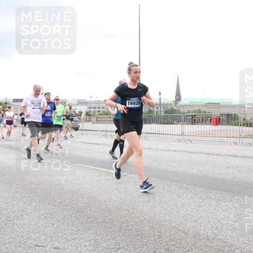 29.06.2025 - hella hamburg halbmarathon Lena Gebhardt http://msf.ph/oto/8291948 29.06.2025 10:55:51 Lombardsbrücke 5222, 10593, 8110, 8648, 16926, 1616, 1873, 1909, 1917, 2793, 3101, 3244, 3268, 4265, 4354, 4470, 4473, 4836, 4896, 5220, 5222, 5306, 5487, 5575, 5994, 6055, 6056, 6113, 6257, 6494, 6594, 7516, 7548, 7616, 7680, 7969, 8005, 8110, 8305, 8527, 8532, 8533, 8626, 8648, 9548, 9614, 9618, 9838, 9857, 9858, 9861, 9865, 9956, 10094, 10436, 10438, 10449, 10559, 10593, 10640, 10885, 11109, 11903, 11962, 11963, 12695, 12902, 14727 meine-sportfotos.de