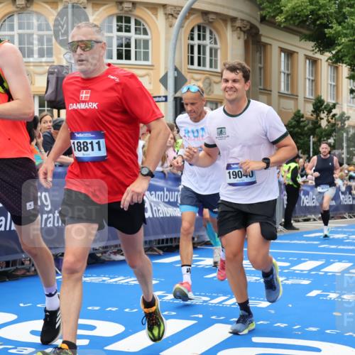 29.06.2025 - hella hamburg halbmarathon Strokosch-Dieckow http://msf.ph/oto/8291950 29.06.2025 10:50:17 Ziel 1119, 4247, 4933, 6795, 7930, 7932, 8899, 8921, 10371, 11607, 12035, 12235, 12949, 13609, 13690, 14034, 15620, 16000, 16242, 18499, 18811, 19040 meine-sportfotos.de