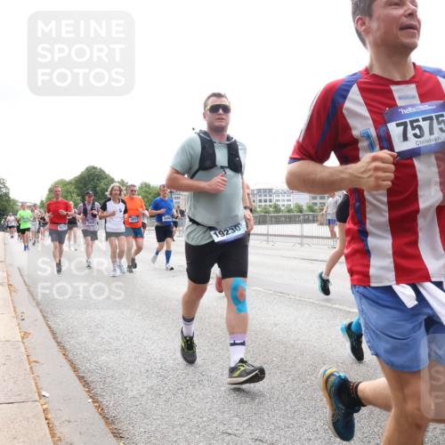 29.06.2025 - hella hamburg halbmarathon Lena Gebhardt http://msf.ph/oto/8291983 29.06.2025 10:36:24 Lombardsbrücke 5012, 18466, 9229, 19230, 7575, 7, 1008, 1010, 1036, 1102, 1183, 1224, 1775, 1780, 1835, 2124, 2520, 2870, 3398, 3401, 3404, 3428, 3699, 3741, 3877, 4245, 4326, 4442, 4798, 4937, 5012, 5246, 5427, 5540, 5573, 5666, 5747, 5809, 5919, 6092, 6093, 6184, 6190, 6417, 6667, 6896, 7086, 7111, 7140, 7275, 7575, 7576, 7632, 8356, 8498, 8530, 8581, 8945, 8947, 9115, 9117, 9229, 13265, 15077, 17156, 17807, 18152, 18488 meine-sportfotos.de