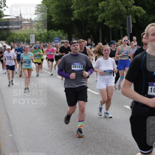 29.06.2025 - hella hamburg halbmarathon Jannik Wohlers http://msf.ph/oto/8292030 29.06.2025 10:36:21 Lombardsbrücke 1118, 1253, 1948, 1952, 1954, 2552, 2588, 3873, 3895, 4084, 4618, 4762, 4996, 5789, 6156, 6359, 7773, 8499, 8936, 8937, 9295, 9500, 9694, 9701, 10123, 10487, 11672, 11831, 11912, 12302, 12605, 12770, 12775, 13092, 13106, 13165, 13265, 13266, 13657, 13704, 13902, 13903, 14695, 15077, 15588, 15805, 15972, 15992, 16228, 16309, 16977, 17018, 17115, 17156, 17349, 17807, 18152, 18174, 18482, 18488, 18644, 18646, 18929 meine-sportfotos.de